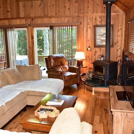 Quiet And Comfy 3Bed/2Bath - Chalet With Hot Tub. Cedar ภายนอก รูปภาพ