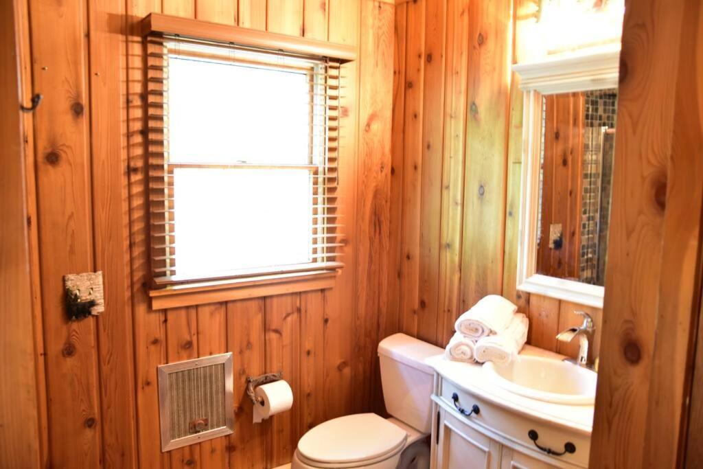 Quiet And Comfy 3Bed/2Bath - Chalet With Hot Tub. Cedar ภายนอก รูปภาพ