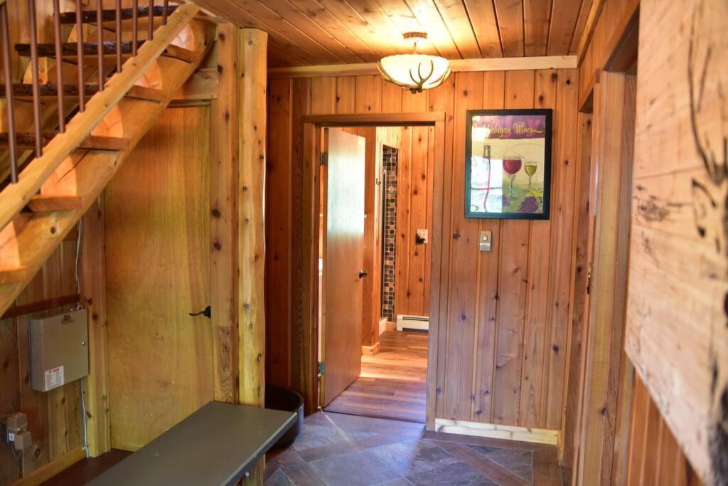 Quiet And Comfy 3Bed/2Bath - Chalet With Hot Tub. Cedar ภายนอก รูปภาพ