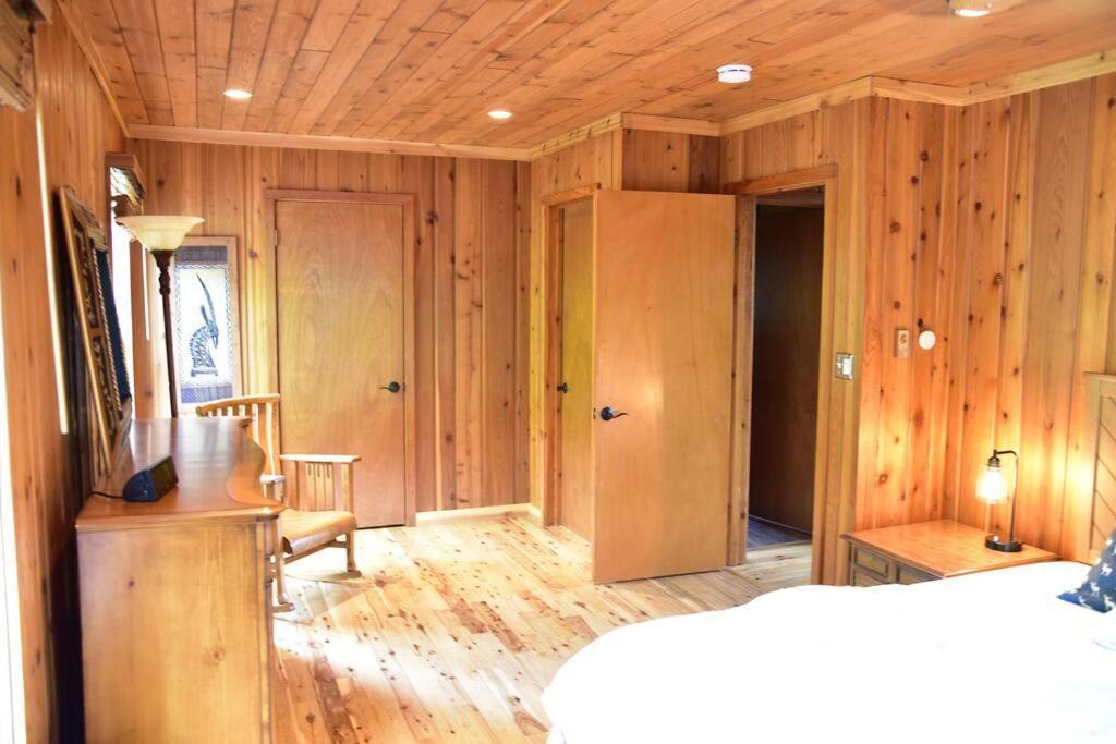 Quiet And Comfy 3Bed/2Bath - Chalet With Hot Tub. Cedar ภายนอก รูปภาพ