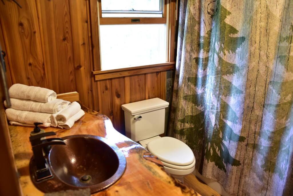 Quiet And Comfy 3Bed/2Bath - Chalet With Hot Tub. Cedar ภายนอก รูปภาพ