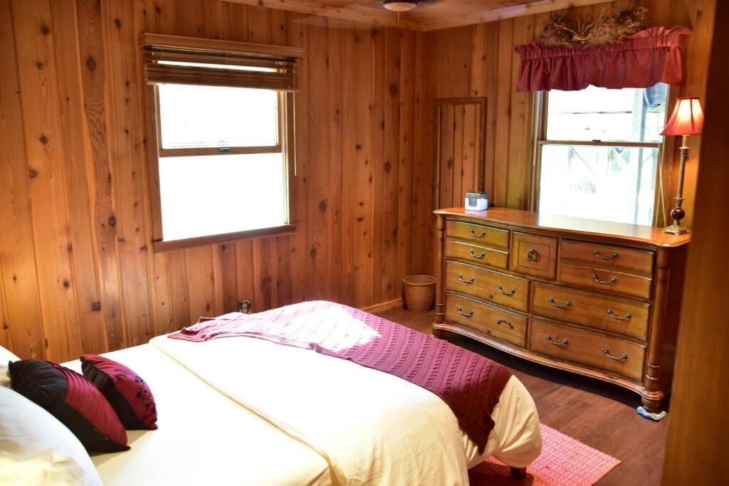 Quiet And Comfy 3Bed/2Bath - Chalet With Hot Tub. Cedar ภายนอก รูปภาพ