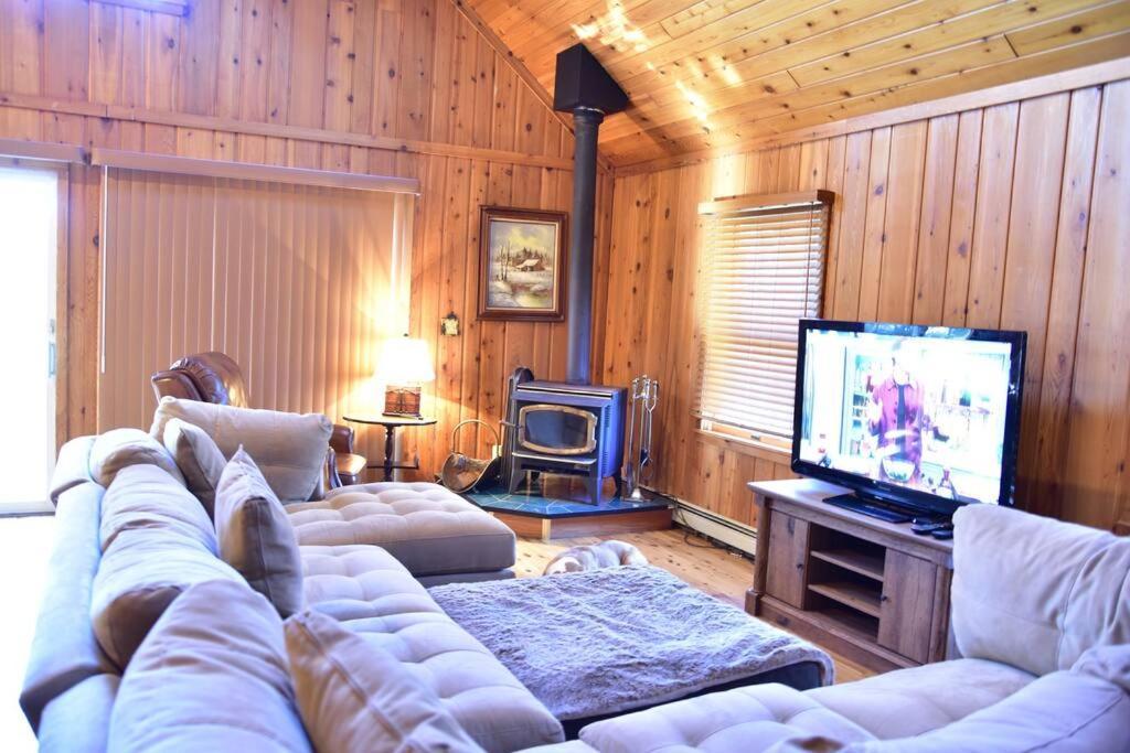Quiet And Comfy 3Bed/2Bath - Chalet With Hot Tub. Cedar ภายนอก รูปภาพ