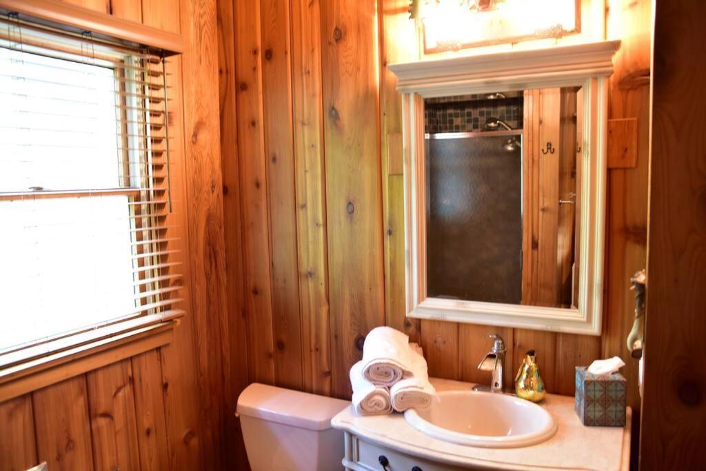 Quiet And Comfy 3Bed/2Bath - Chalet With Hot Tub. Cedar ภายนอก รูปภาพ
