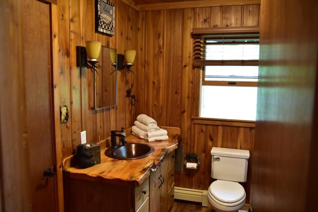 Quiet And Comfy 3Bed/2Bath - Chalet With Hot Tub. Cedar ภายนอก รูปภาพ