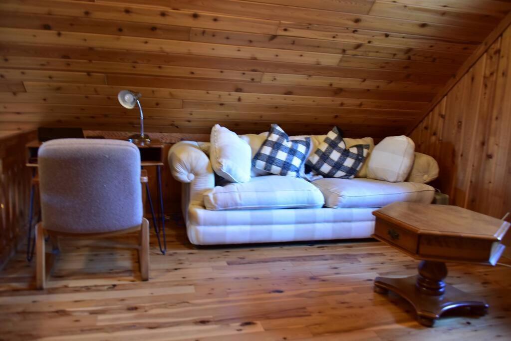 Quiet And Comfy 3Bed/2Bath - Chalet With Hot Tub. Cedar ภายนอก รูปภาพ