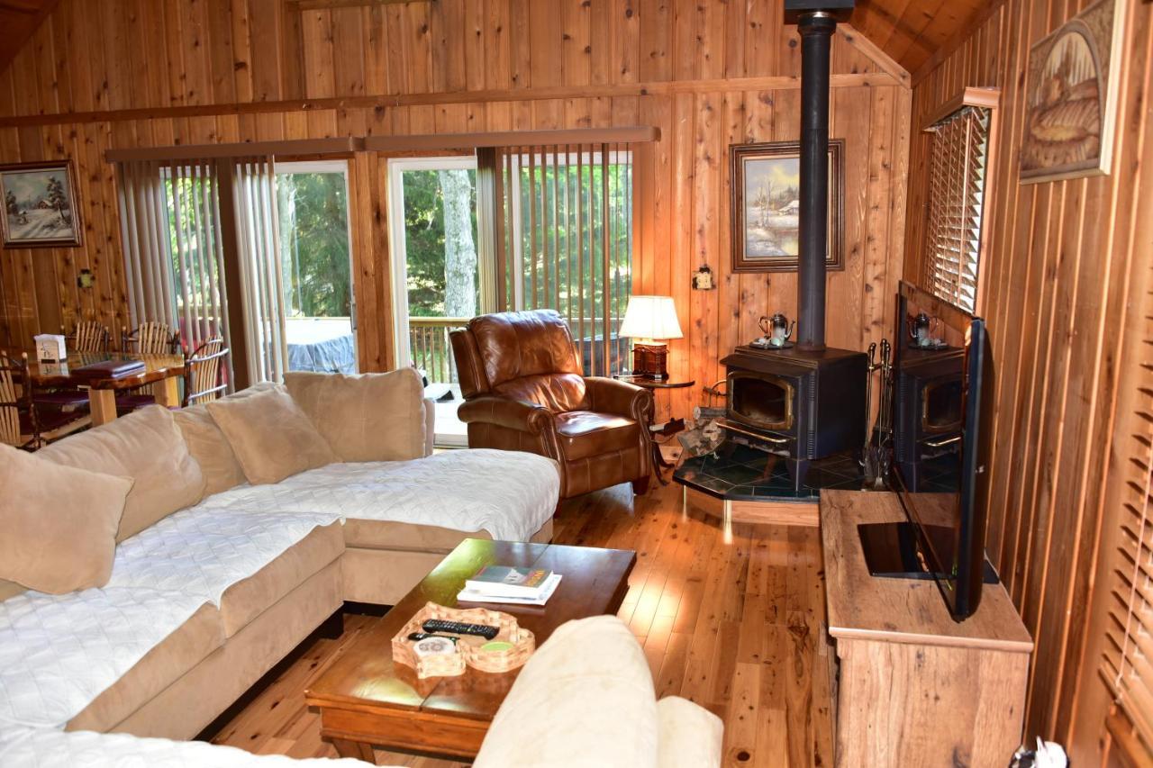 Quiet And Comfy 3Bed/2Bath - Chalet With Hot Tub. Cedar ภายนอก รูปภาพ